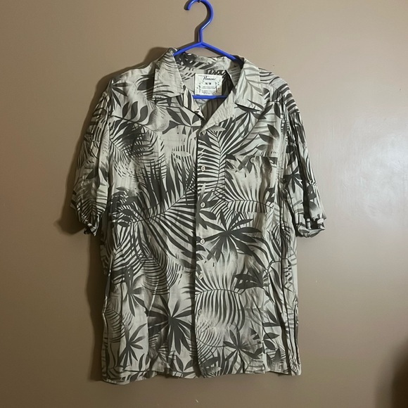 Bamboo blends Hawaiian vacation shirt leafy. B6 - Picture 1 of 5